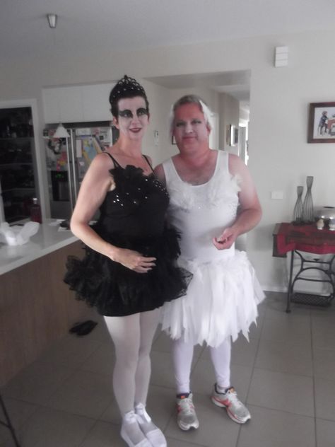 Black Swam And White Swan Halloween, Black Swan And White Swan Halloween, White Swan Black Swan Costume, Black And White Angel Costume, Black And White Costume Ideas, Black N White Outfits, White Swan Outfit, Black And White Swan Costume, Black And White Halloween Costume