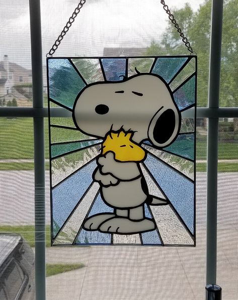 Cartoon Stained Glass Art, Snoopy Stained Glass Pattern, Stained Glass Crafts Diy, Disney Stained Glass Patterns, Disney Stained Glass Art, Vitray Art Ideas, Vitrail Glass Paint, Faux Stained Glass Diy, Stained Glass Disney