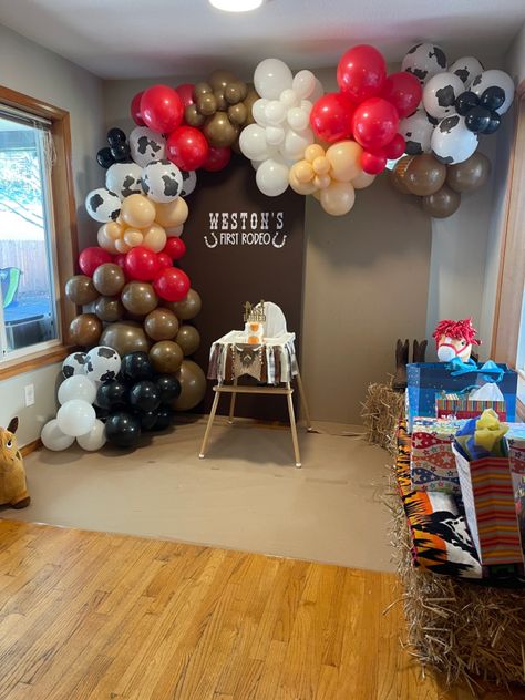 Cowboy Theme Balloon Arch, Western Backdrop With Balloons, 1st Rodeo Backdrop, First Rodeo Balloon Arch, My First Rodeo Balloon Arch, First Rodeo Balloon Garland, My First Rodeo Backdrop, Rodeo Birthday Backdrop, Cowboy Balloon Arch