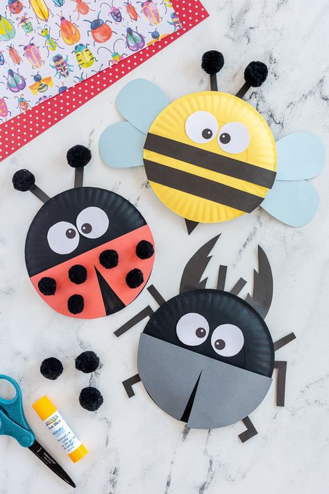 Paper Plate Insects Bug Crafts For Kids, Made To Be A Momma, Paper Plate Art, Summer Arts And Crafts, Insect Crafts, Bug Crafts, Toilet Paper Roll Crafts, Handprint Crafts, Paper Roll Crafts