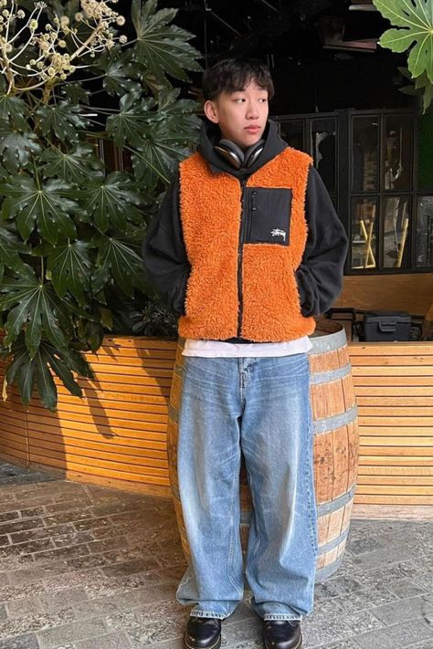 Orange Vest Outfit, Stripe Vest Outfit, Winter Vest Outfits, Gilet Outfit, Vest Outfits Men, Drippy Fits, Vest Outfit, Daily Fashion Inspiration, Striped Vests