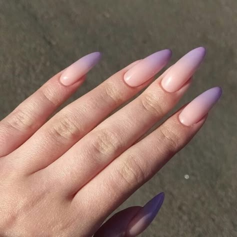 Discovered by Yᗩᑎᗩ. Find images and videos about beautiful, aesthetic and nails on We Heart It - the app to get lost in what you love. Pink And Purple Nails, Purple Ombre Nails, Purple Acrylic Nails, Nagellack Trends, Purple Acrylic, Anime Nails, Almond Acrylic Nails, Purple Ombre, Dream Nails