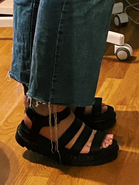 Doc Marten Sandals Outfit Aesthetic, Aesthetic Sandals Outfits, Platform Doc Sandals, Doc Marten Voss Sandal Outfit, Summer Shoes Aesthetic Sandals, Doc Sandles, Platform Doc Sandals Outfit, Doc Marten Blaire Sandal, Dr Marten Blaire Sandals Outfit