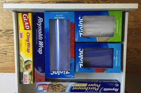 My favorite secrets for organizing the ziplock bags and plastic wrap drawer How To Organize Ziplock Bags In Pantry, How To Organize Ziplock Bags, Organize Ziploc Bags, Ziplock Bag Storage Organizing Ideas, Diy Ziploc Bag Organizer, Ideas Cocina, Diy Storage Rack, Ziploc Bag, Organized Kitchen