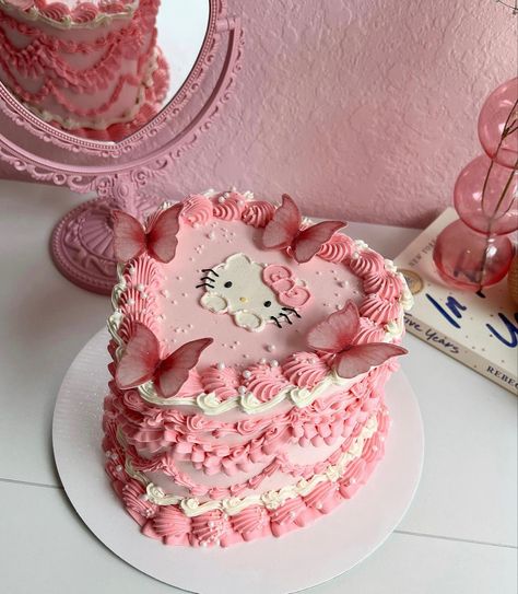 Heart Shaped Hello Kitty Cake, Heart Cake Hello Kitty, Hello Kitty Heart Cake, Tort Hello Kitty, 24th Birthday Cake, Hello Kitty Heart, Hello Kitty Birthday Theme, Birth Cakes, Donut Birthday Cake