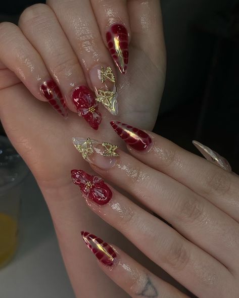 Golden red set ✨♥️ #bafta #nails #nailart #rednails #naildesigns #nailsofinstagram #nailsnailsnails #nailaddict #nailinspiration #summernails #redcarpet #trendingnails #trending #fyp #explorepage #london #eastlondon #londonnails #eastlondonnails #londonnailtech #eastlondonnailtech #nailreels #flowernails Red Golden Nails, Red And Golden Nails, Nails London, Sliver Nails, Golden Nail Art, Quinceanera Nails, Golden Nails, Golden Red, Gel Nails Diy