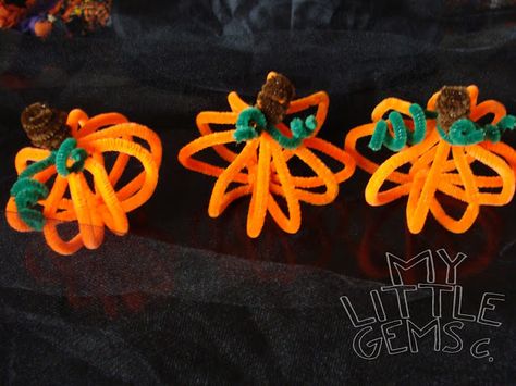 Pipecleaner Pumpkins Pipe Cleaner Pumpkins, Pumpkin Activities For Kids, Lila Party, Pumpkin Activities, Pumpkin Wedding, Easy Halloween Decorations, Pipe Cleaner Crafts, Quick Crafts, Fall Crafts For Kids