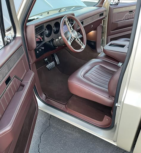 Squarebody Interior Ideas, Squarebody Chevy Interior, Squarebody Interiors, Chevy Square Body Trucks Interior, C10 Interior 73-87, Obs Chevy Interior, Custom Truck Interior, 1973 Chevy Truck, C10 Interior