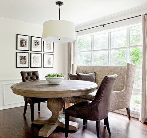 love this table Banquette Seating Dining Room, Seating In Kitchen, Dining Room Trends, Settee Dining, Farm House Dining Room, Banquette Seating In Kitchen, Farmhouse Dining Rooms Decor, Kitchen Table Centerpiece, Traditional Dining Rooms