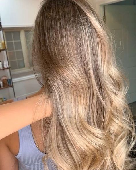 Hair Color Guide, Honey Blonde Hair, Blonde Hair Inspiration, Blonde Hair Shades, Balayage Hair Blonde, Blonde Hair Looks, Shades Of Blonde, Brown Blonde Hair, Long Blonde