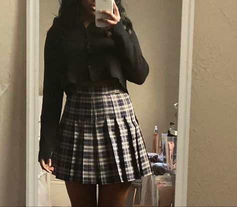 Checkered Pleated Skirt Outfit, Black Cropped Cardigan Outfit, Cropped Cardigan Outfit, Alex Zedra, Black Cropped Cardigan, Base Ideas, Pleated Skirt Outfit, Academia Outfits, Random Style