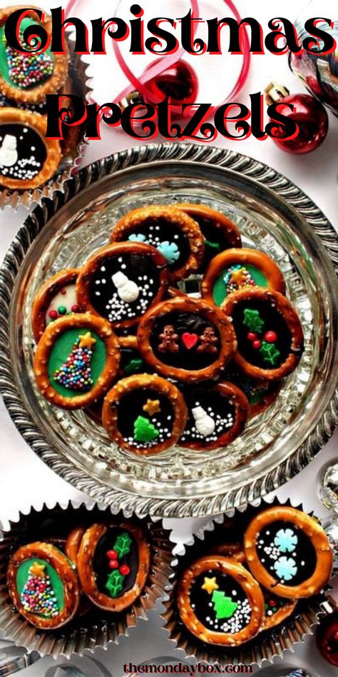 Pretzel Rings Christmas, Chocolate Covered Pretzels For Christmas, Ideas For Pretzels, Pretzels Dipped In Chocolate Christmas, Desserts Made With Pretzels, Christmas Treats With Pretzels, Christmas Pretzel Wreaths, Pretzel Candies, Circle Pretzel Treats