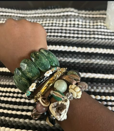 Xoxo Jewelry, Dope Jewelry Accessories, Earthy Jewelry, Jewelry Aesthetic, Wrist Jewelry, Jewelry Accessories Ideas, Dope Jewelry, Jewelry Fashion Trends, Girl Jewelry