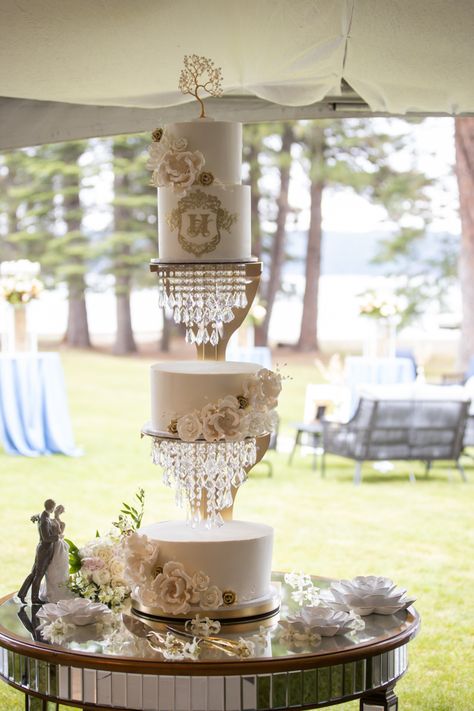 Chandelier wedding cake Chandelier Wedding Cake, Cake Chandelier, Wedding Cake Chandelier, Chandelier Cake, Chandelier Wedding, Wedding Chandelier, Elegant Wedding Cakes, Elegant Wedding, Wedding Cake