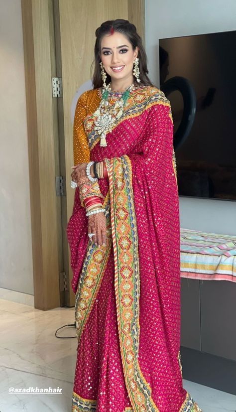 Newly Wed Indian Bride Look, Indian Bride Look, Red Orange Dress, Sabyasachi Saree, Keep Smile, Saree Wearing Styles, Traditional Blouse Designs, Indian Bride Outfits, Fashionable Saree Blouse Designs