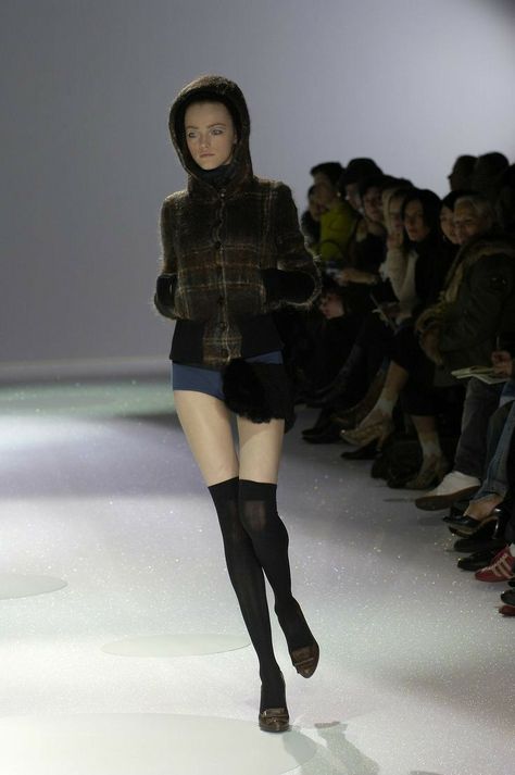 Anteprima Fall/Winter 2006 Vlada Roslyakova, Runway Outfits, Model Lifestyle, Model Aesthetic, Model Life, Runway Models, Yohji Yamamoto, Look Cool, Runway Fashion