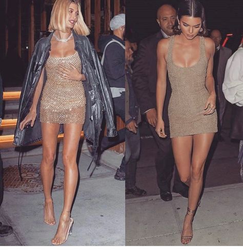 Hailey Baldwin Style, Sparkly Mini Dress, Milano Fashion, Gold Outfit, Outfit Styles, New Years Outfit, Hot Style, New Years Eve Outfits, Outfits 2023