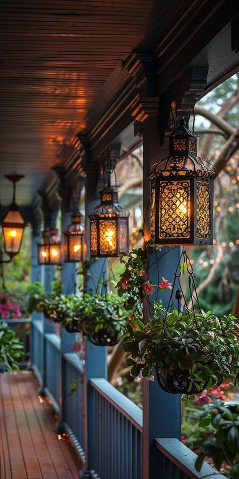 Outdoor Column Decoration Ideas, Elegant Porch Ideas, Front Porch Lighting Ideas, Dream Entryway, Porch Lighting Ideas, Outdoor Party Ideas, Old Garden Tools, Outdoor Columns, Lantern Lighting