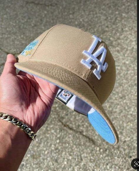 La Dodgers Hat, Dodgers Hat, Streetwear Caps, Custom Fitted Hats, Swag Hats, Streetwear Hats, Guys Fits, Dope Hats, Hat Aesthetic