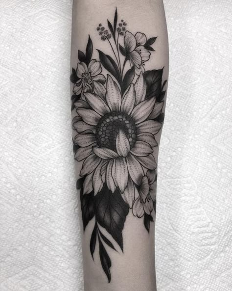 Flower Cover Up Tattoos, Tatuaje Cover Up, Cover Up Tattoos For Women, Best Cover Up Tattoos, Sunflower Tattoo Shoulder, Small Matching Tattoos, Mom Tattoo Designs, Henna Tattoo Hand, Vine Tattoos