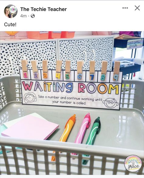 Supply Station Classroom, Class Supplies Organization, Classroom Resources Organisation, Primary School Classroom Decoration, 3rd Grade Whiteboard Ideas, 2nd Grade Organization, Classroom Set Up Checklist, 2nd Grade Classroom Must Haves, Second Grade Classroom Decor Themes