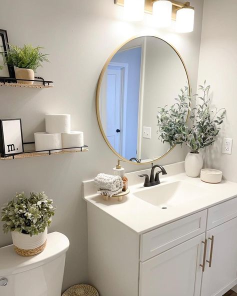 Nice Bathroom Ideas Decor, Vanilla Bathroom Aesthetic, Blue And Beige Bathroom Ideas, Guest Bathroom Wall Decor Ideas, Simple Aesthetic Bathroom, Bathroom With One Sink, Women Bathroom Ideas, Pothos Bathroom, Bathroom Color Schemes Neutral