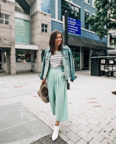 wide leg mint pants cropped, white booties, denim jacket, striped long sleeve tee, fall outfit idea Mint Skirt Outfit, Spring Work Attire, Mint Pants Outfit, Pretty In The Pines, Mint Pants, Mint Skirt, Casual Work Attire, Spring Work, White Booties