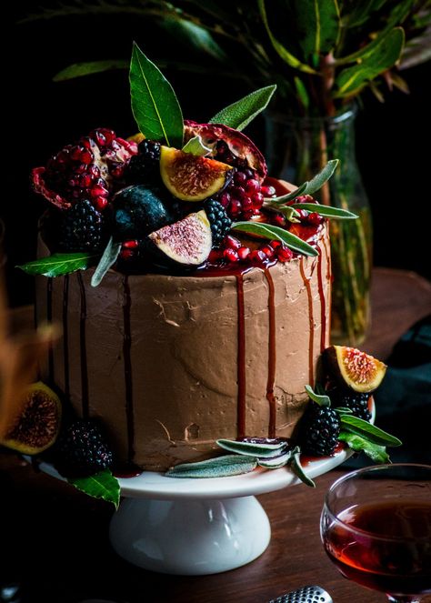 Fig And Pomegranate Wedding Cake, Fig Chocolate Cake, Fig Christmas Cake, Pomegranate Cake Filling, Fig Cake Decoration, Fall Fruit Cake, Chocolate Pomegranate Cake, Dark Floral Cake, Pomegranate Wedding Cake