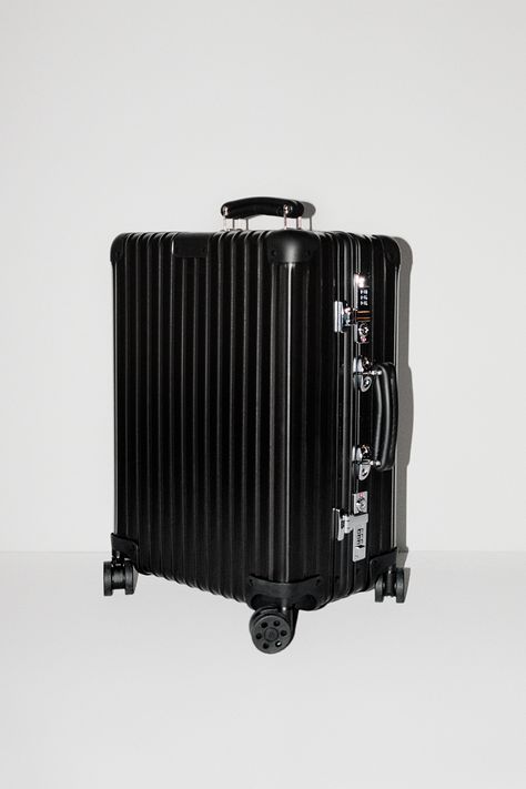 Introducing a new spin on a classic.⁣ Discover the new RIMOWA Classic in Matte Black. Available now in stores and online at RIMOWA.com.⁣ #RIMOWA #RIMOWAclassic Rimowa Cabin, Black Rimowa, Rimowa Classic, Olympic Airlines, Rimowa Luggage, Cebu Pacific, Asiana Airlines, China Airlines, Air China