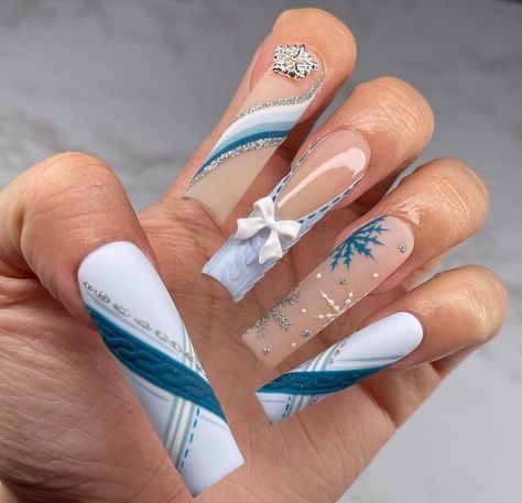 Anime Wallpapers Aesthetic, Blue Christmas Nails, Nail Art Tool Kit, Blue And White Nails, Bow Nail Art, Nails Aesthetic, Pfp Anime, Nail Swag, Nail Forms