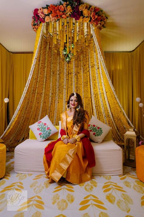 Haldi Outfits For Bride, Haldi Dress For Bride, Haldi Look For Bride, Mehndi Decoration Ideas, Haldi Outfit For Bride, Gym Fails, Haldi Decoration Ideas, Haldi Ceremony Decorations, Haldi Ceremony Outfit