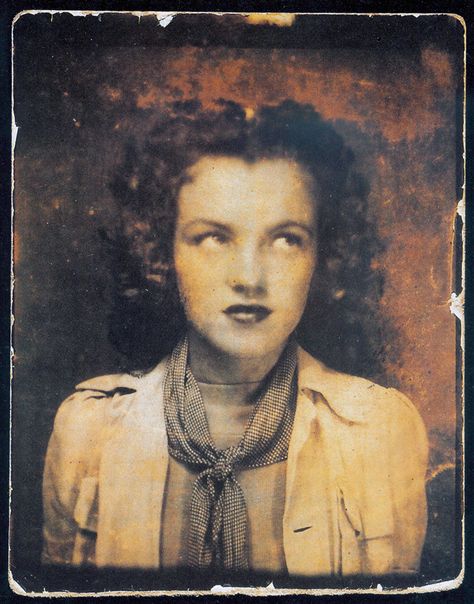 1938 Portrait de Norma Jeane - Divine Marilyn Monroe Norma Jean Marilyn Monroe, Milton Greene, Norma Jean Baker, Rare Historical Photos, Kirk Douglas, Joe Dimaggio, Marilyn Monroe Photos, Mark Hamill, Barbra Streisand