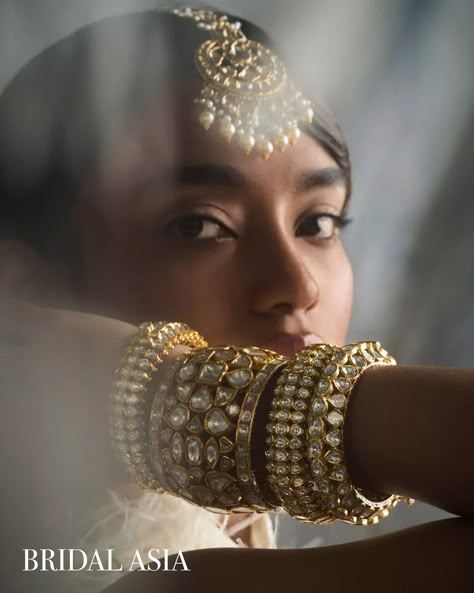 Bangle Photoshoot, Aham Prema, Jewelry Art Direction, Jewellery Shoot Ideas, Bridal Mehendi Designs Wedding, Diwali Shoot, Marriage Photoshoot, Jewelry Photography Ideas, Jewelry Campaign