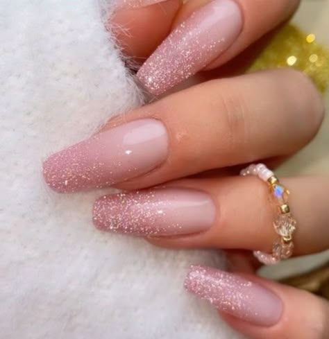 Blush Nails With Glitter, Pink Sparkly Ombre Nails, Nails With A Blue Dress, Pink Ombré Glitter Nails, Pink Nye Nails, Pink Ombre Sparkle Nails, Party Nails Designs Sparkle, Arycrilc Nails, Ombre Sparkly Nails