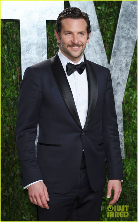 Bradley Cooper in a midnight blue shawl tuxedo with black lapels. Wedding Suits Men Black, Best Wedding Suits, Shawl Collar Tuxedo, Blue Tuxedo, Navy Blue Tuxedos, Wedding Tux, Wedding Tuxedo, Blue Shawl, Blue Tuxedos