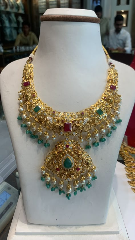 Antic Necklace Jewellery, Pachi Necklace Gold, Necklaces Gold Indian, Long Haram Gold Jewellery Designs, Pretty Gold Necklaces, Gold Haram, Bridal Necklace Designs, Neck Pieces Jewelry, Gold Jewels Design