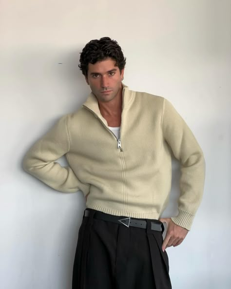 @marcforne • Fotos y vídeos de Instagram Winter Man Style, Man Fall Fashion, Mens Fashion European, Casual Old Money Outfit Men, Winter Aesthetic Outfit Men, Winter Look Men, Men Sweater Outfit, Man Winter Outfit, Men Winter Style