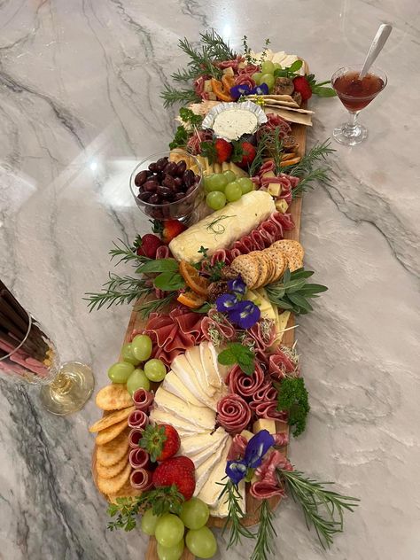 Elegant Fall Charcuterie Board, Carcurie Board Brunch, Long Rectangle Charcuterie Board Ideas, Extra Long Charcuterie Board, Charcuterie Board Rectangular, Charcuterie Board Oval, Casino Charcuterie Board, Luxury Charcuterie Board, Long Charcuterie Board Ideas