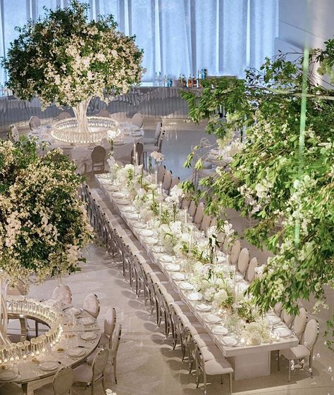 Outdoor Reception Decorations, Fall Wedding Tablescapes, Forest Theme Wedding, Greenery Wedding Decor, Wedding Reception Ideas, Green Themed Wedding, Diy Wedding Backdrop, Wedding Reception Decor, Luxury Wedding Decor