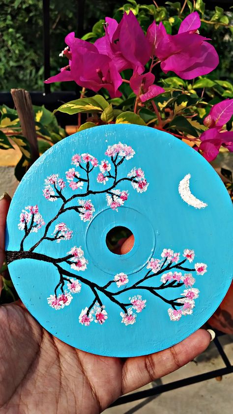 Dvds Pintados, Cd Art Aesthetic, Diy Cd, Vinyl Record Art Ideas, Cd Wall Art, Vinyl Art Paint, Cd Painting, Cd Diy, Record Painting