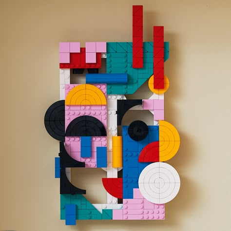 Diy Lego Decorations, Picasso Faces, Lego Hobby, Lego Wall Art, Lego Dots, Museum Branding, Lego Decorations, Lego Mosaic, Circles Design