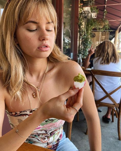 Photo by Debby Ryan in GREAT Joke. May be an image of 1 person. Great Jokes, Suite Life, Debby Ryan, Cartoon Movies, I Love Girls, Fav Celebs, Twenty One Pilots, Twenty One, Fun Games