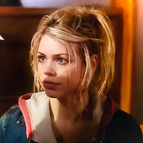 Rose Tyler Icon, Rose Tyler Aesthetic, Rose Tyler Outfit, Doctor Who Rose, Rose And The Doctor, Ninth Doctor, Bbc Doctor Who, Billie Piper, 10th Doctor