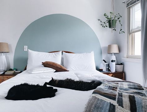 Arch Mural Bedroom, Circle Paint Behind Bed, Painted Arch Accent Wall Behind Bed, Circle Above Bed, Arch Above Bed, Arch Painted On Wall Bedroom, Painting Behind Bed, Paint Arch Behind Bed, Simple Room Decor