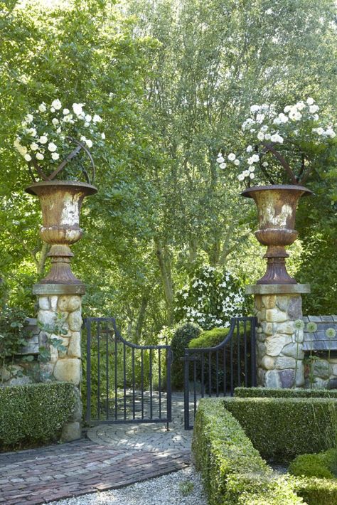 Walled Courtyard, Garden Urns, Garden Entrance, Formal Garden, Formal Gardens, The Secret Garden, French Garden, Iron Gate, White Gardens