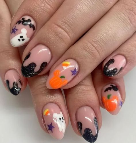 Disney Halloween Nail Art, Halloween Disney Nails Design, Disney Halloween Nails Design Simple, Disney Nails Halloween, Spooky Disney Nails, Disneyland Halloween Nails, Summerween Nails, Disney Halloween Manicure, Disneyland Halloween Nails Designs