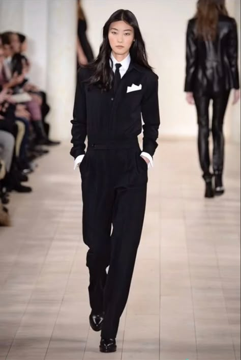 Androgynous Women, Woman In Suit, Ralph Lauren Fall, Woman Suit Fashion, Androgynous Fashion, Black Suit, Mode Inspo, Tomboy Fashion, 가을 패션