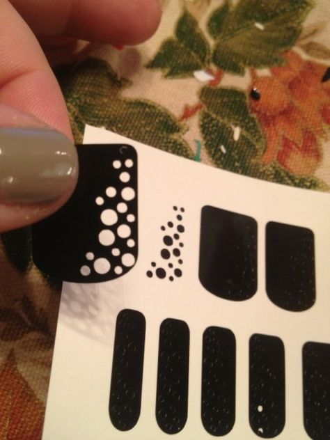 One Day at a Time..: Silhouette Cameo Nail Stencil Review Diy Nail Stencils, Nail Details, Nail Decals Diy, Cricut Stencils, Stencil Vinyl, Nail Vinyls, Nail Stencils, Different Nail Shapes, Art Templates