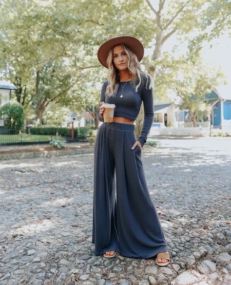 Boho Chique, Boho Mode, Mode Hippie, Crop Top Long, Chique Outfits, Estilo Hippie, Casual Chique, Mode Boho, Two Piece Pants Set