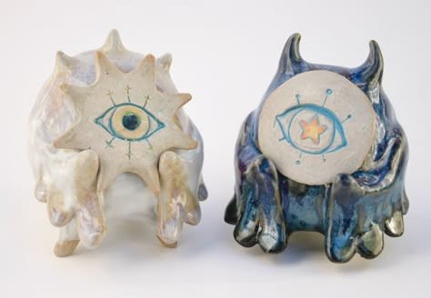 Blink Blink, 3d Studio, Ceramics Pottery Art, Ceramics Projects, Clay Art Projects, Clay Ceramics, Funky Art, Creature Design, Ceramic Sculpture